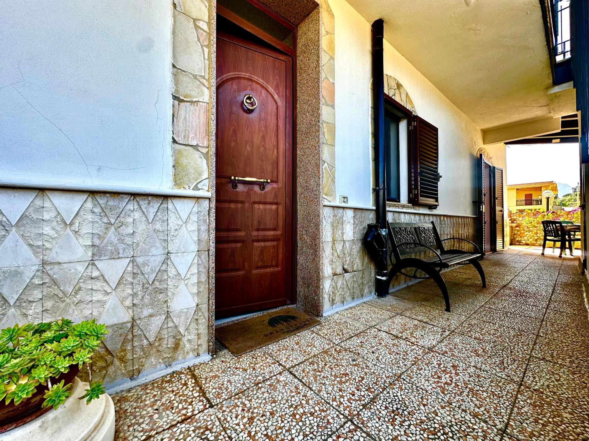 Апартаменты Casa Del Sole Кампофеличе-ди-Роччелла Экстерьер фото